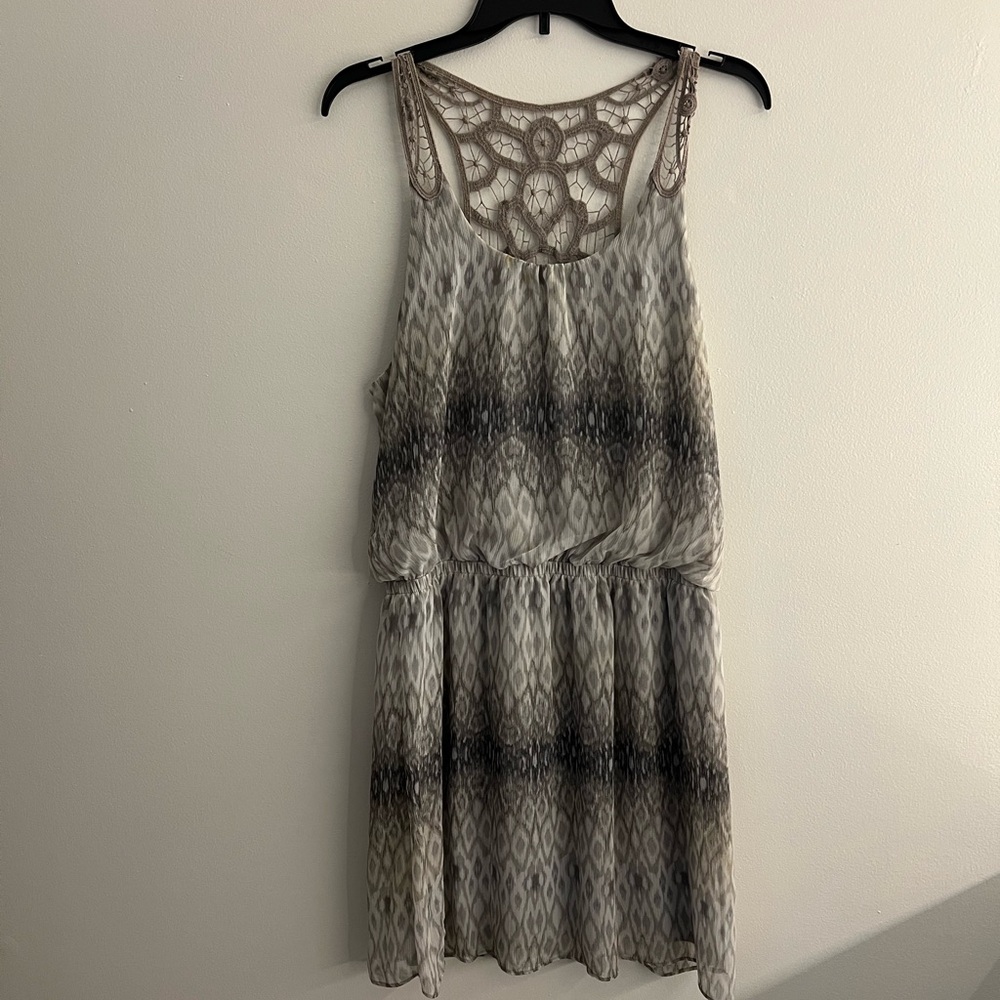 Express Elegant Sleeveless Patterned Dress